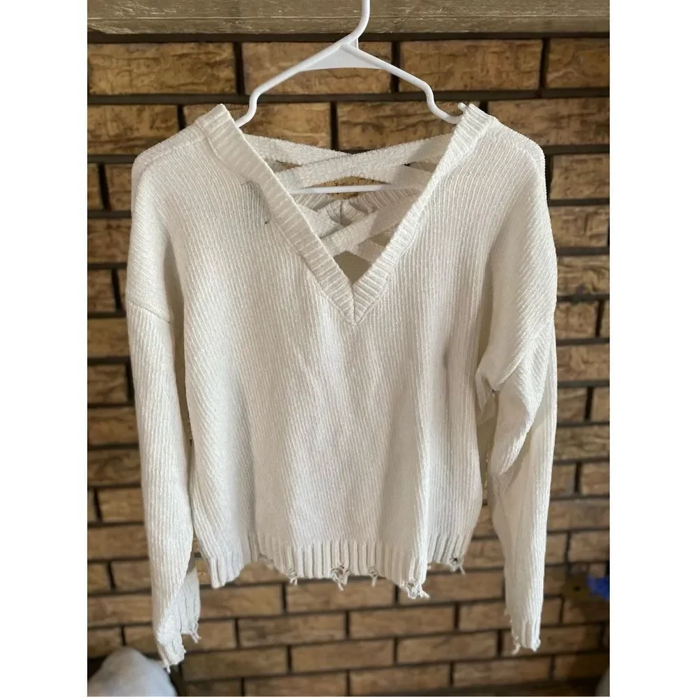 Blush &‎ Bloom Sweater With Distressed Edges - Picture 2 of 5